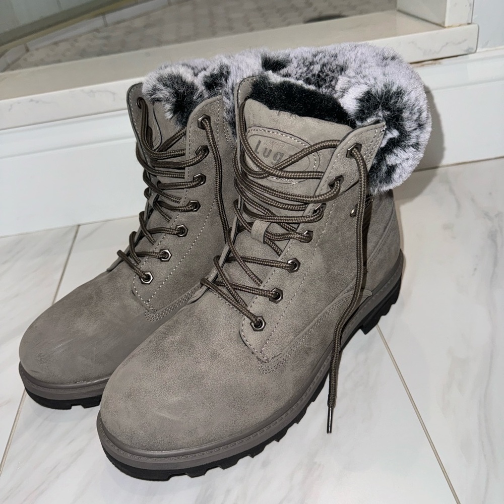 Womens Lugz Size 11 Winter Fur boot gray